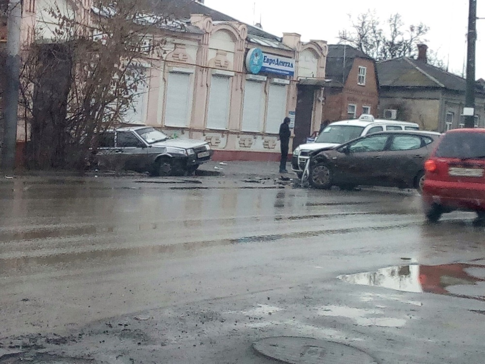 В Таганроге произошло очередное тройное ДТП