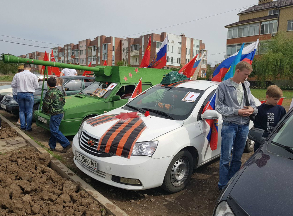 Парад автомобилей начался в Таганроге