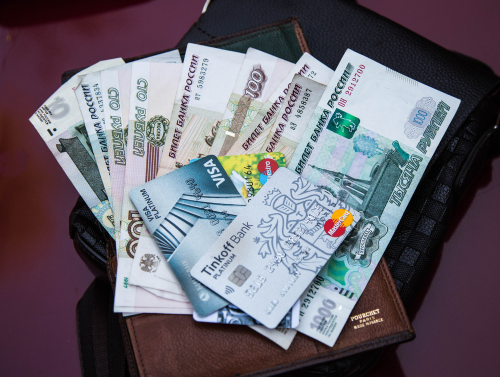 Бывший муж снял всю наличку с банковской карты своей экс-супруги в Таганроге