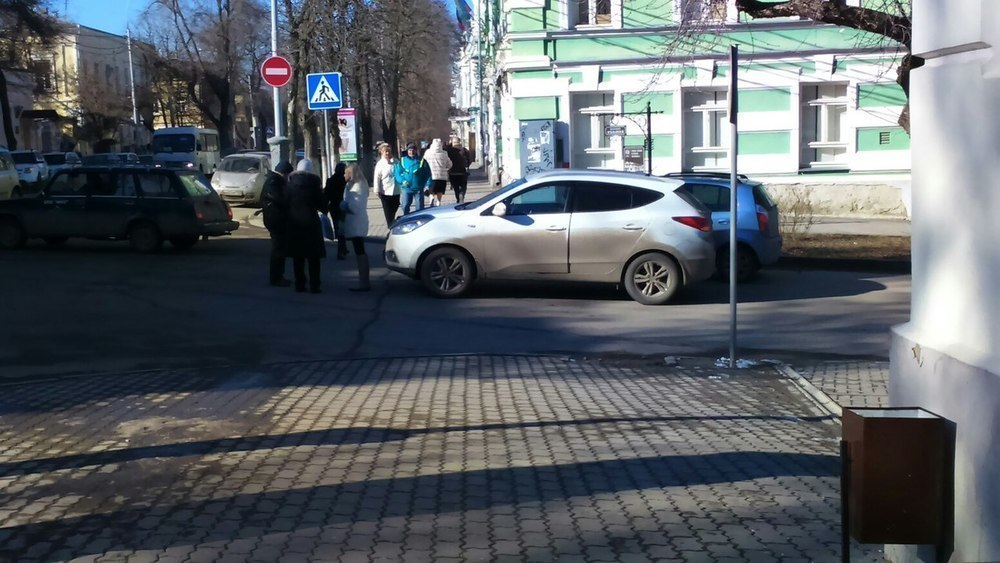 В Таганроге автоледи сбила двух пешеходов на «зебре»