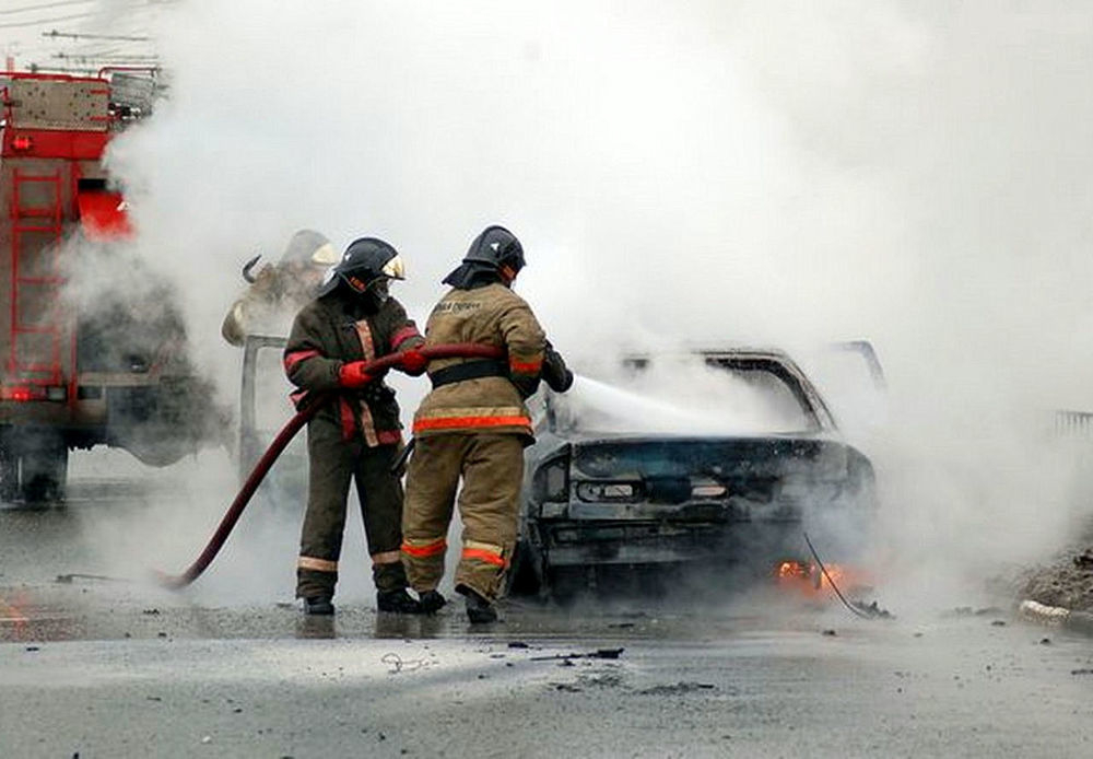 Автомобилем «ВАЗ-2104» сгорел под Таганрогом вместе с гаражом