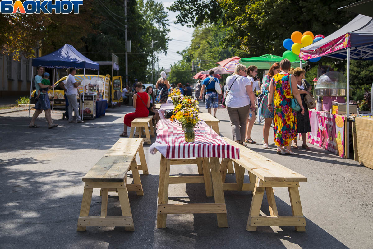 День города Таганрог. Зонтичное утро Таганрог. Зонтичное утро Таганрог 2019. Зонтичный фестиваль Раневской в Таганроге.