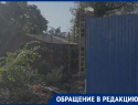 Таганрожец срезал забор, который установил завод «Тагмет»
