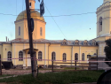 Забор склада вокруг Никольской церкви в Таганроге частично разобрали 