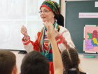 Таганрогские школьники и студенты могут поздравить своих учителей