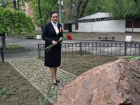 Глава Таганрога Инна Титаренко возложила цветы на Аллее Бессмертия