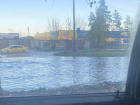 Воды по колено, машины тонут – что происходит на отремонтированном Мариупольском шоссе Таганрога