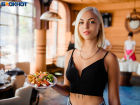 «Бурю эмоций» показала обновленная Алина Вехтева в кулинарном конкурсе «Мисс Блокнот Таганрог 2021»