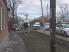  В Таганроге автомобиль после столкновения с такси угодил в стену дома