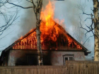 10 сотрудников МЧС тушили пожар в частном доме