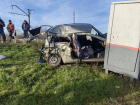 Под Таганрогом поезд снес автомобиль с двумя пенсионерами 