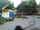 Таганрожцы снова жалуются, что детские площадки превратили в "злачные" места