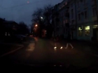 Два пешехода- камикадзе попали на камеру видеорегистратора таганрогского автолюбителя