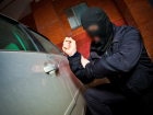 Обнаглевший угонщик угнал ночевавший под окнами у хозяина автомобиль в Таганроге