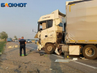 Водитель фуры погиб под колесами грузовика на трассе «Ростов-Таганрог»