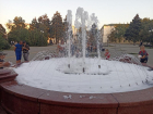 Таганрожцы устроили «пенную вечеринку» в фонтане на Октябрьской площади