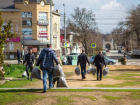 В Таганроге продолжается уборка общественных территорий 