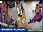 «У кого камень, тот и прав»: в Таганроге женщина разбила витрину 