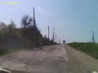В Таганроге дорога разбита в хлам, но зато на нее нанесли «сплошную линию»