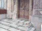 Таганрожец против уничтожения истории - столетние ступени дома заливают цементом