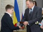 Мэр Таганрога вручил школьникам  паспорта 