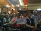 В Таганроге  за закрытыми дверями  ГДК провели митинг против повышения пенсионного возраста