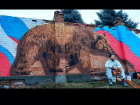 Таганрогский стрит-арт художник подарил Ростову медведя