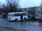 В Таганроге маршрутки устроили дрифт на обледеневшей дороге