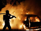 В Таганроге глубокой ночью загорелся автомобиль 