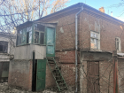 Крупный пожар в заброшенном здании на улице Чехова в Таганроге ликвидирован