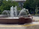 В Таганроге починили сломанный фонтан на Октябрьской площади