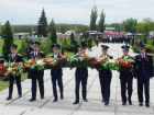 Первые лица Таганрога возложили цветы к мемориалу «Самбекские высоты»