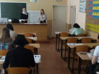И снова в школу: родители таганрогских выпускников попробовали сдать ЕГЭ 