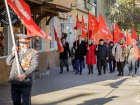 В Таганроге параду в честь Октябрьской революции досталось место на тротуаре