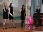 Ученики Мариинской гимназии поздравили с праздником своих педагогов