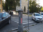 Парковаться на пешеходном переходе становится нормой в Таганроге