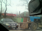 В Таганроге столкнулись трактор и легковушка