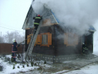 2 спецмашины тушили пожар в частном доме