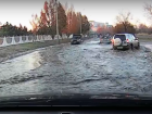Коммунальщики устроили водные процедуры автомобилям на улицах Таганрога 