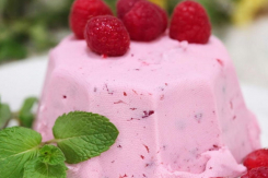 Нежная, как весенний рассвет: рецепт розовой пасхи