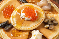 «Пухлые, как плечо купеческой дочки»: рецепт блинов по-чеховски