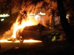 В Таганроге полностью сгорел автомобиль