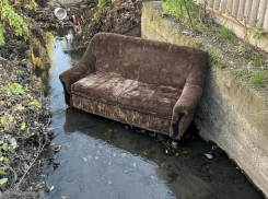 Может инопланетяне оставили — таганрогские коммунальщики нашли занятный артефакт в речке