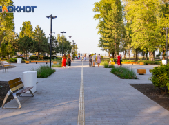 «На такую сковородку не сесть»: о красивых, но опасных скамейках на Пушкинской набережной в Таганроге 