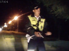 В Таганроге сотрудник ДПС остановил машину, учинил досмотр и навел пистолет на гражданина