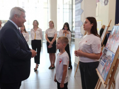 Таганрогские первоклассники из семей участников СВО получат по 10000 рублей