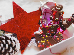 В Роспотребнадзоре Таганрога рассказали, как выбрать сладкий подарок на Новый год