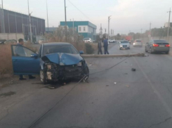 На Адмирала Крюйса в Таганроге машина врезалась в столб