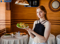 «Успеть за 5 минут»: участница «Мисс Блокнот Таганрог-2021» Ирина Рыжова покорила жюри на кулинаром шоу