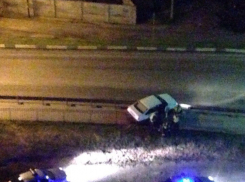 Таганрогские «гонщики» протаранили ограждение Бакинского моста